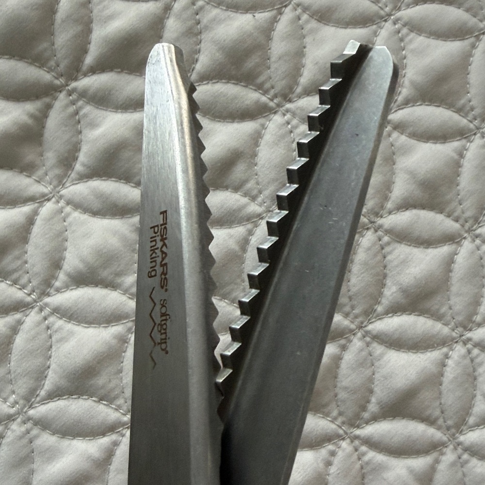 Fiskars Softgrip Premier Pinking Shears Orange and Gray Scissors - Picture 4 of 4